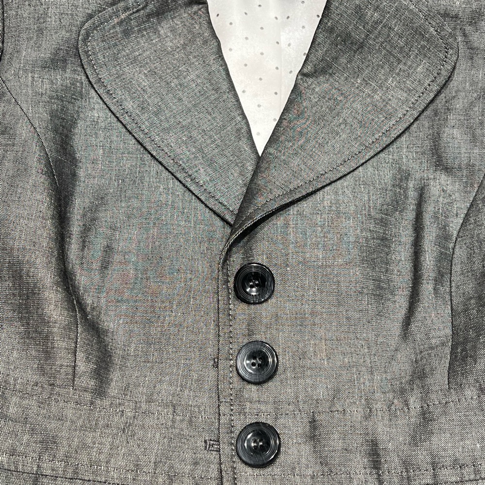 Fully lined Tahari 2 pcs summer suit (skirt and jacket)